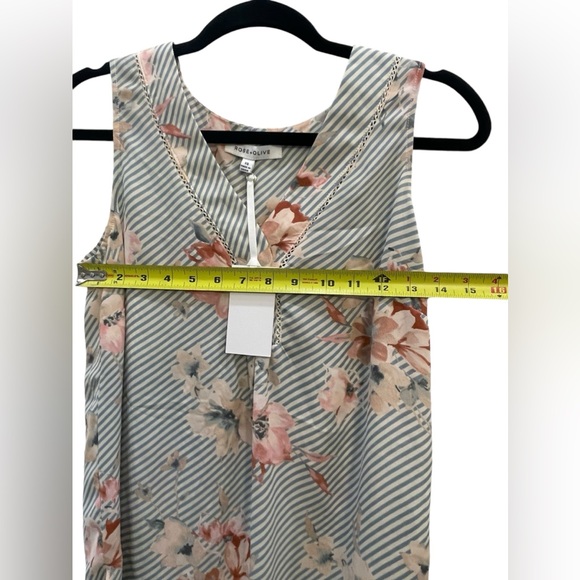 Rose and Olive v neck tank with lacing around neckline size xs - Picture 5 of 6